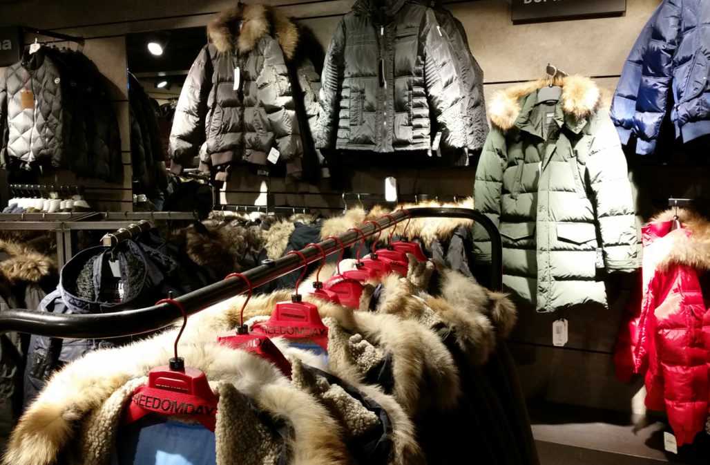 Trend: Viele Jacken sind wieder mit Pelz besetzt